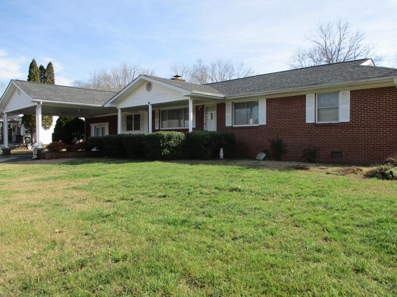 111 Walnut Hills Dr, Clinton, TN 37716