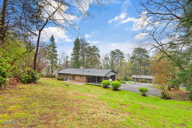 111 Wildwood Dr, Oak Ridge, TN 37830