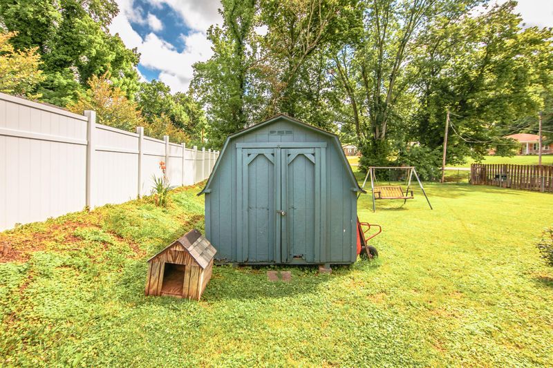 1110 Georgia St, Harriman, TN 37748