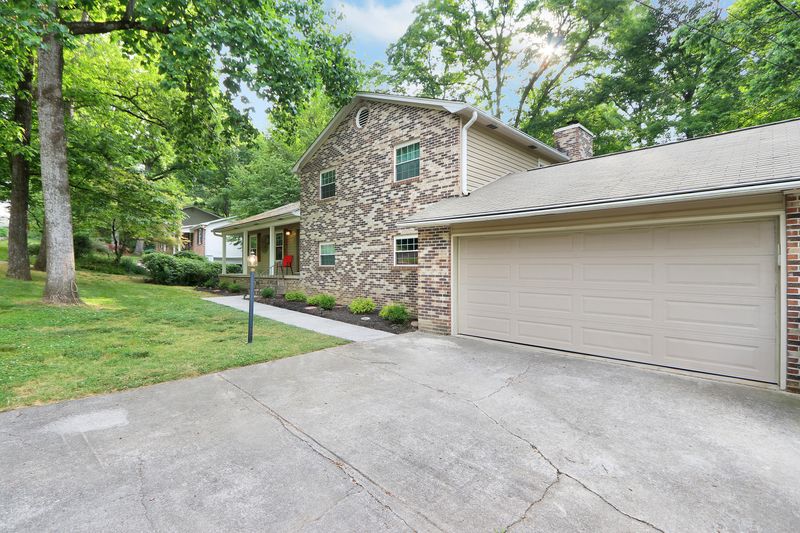 1110 Rain Tree Rd, Knoxville, TN 37923