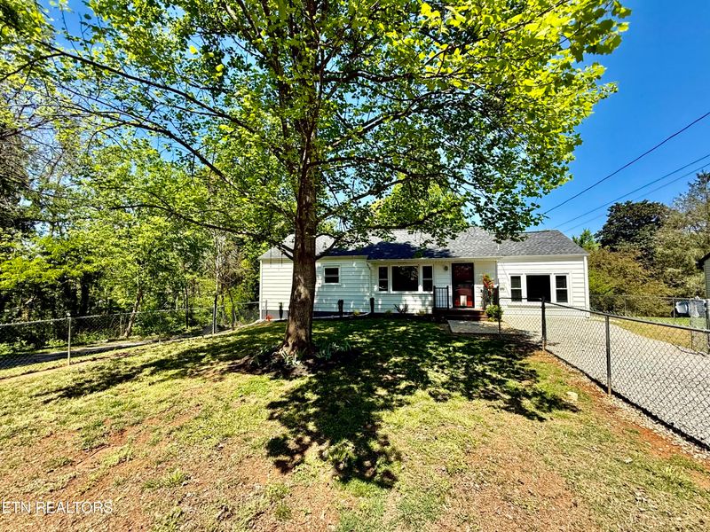 1110 Scott Rd, Kingston, TN 37763