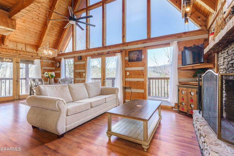 1110 Ski View Ln, Sevierville, TN 37876