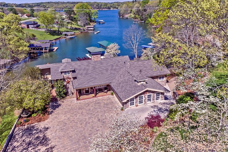 1111 Brooksview Rd, Lenoir City, TN 37772