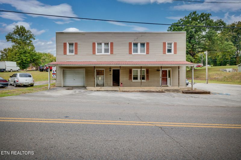 1111 Old Roane St, Harriman, TN 37748