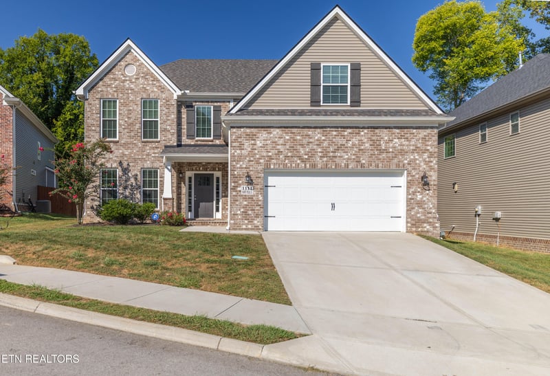 1111 Snowy Peak Ln, Knoxville, TN 37922