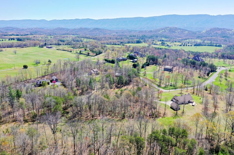 1111 Stable Xing, Maryville, TN 37803