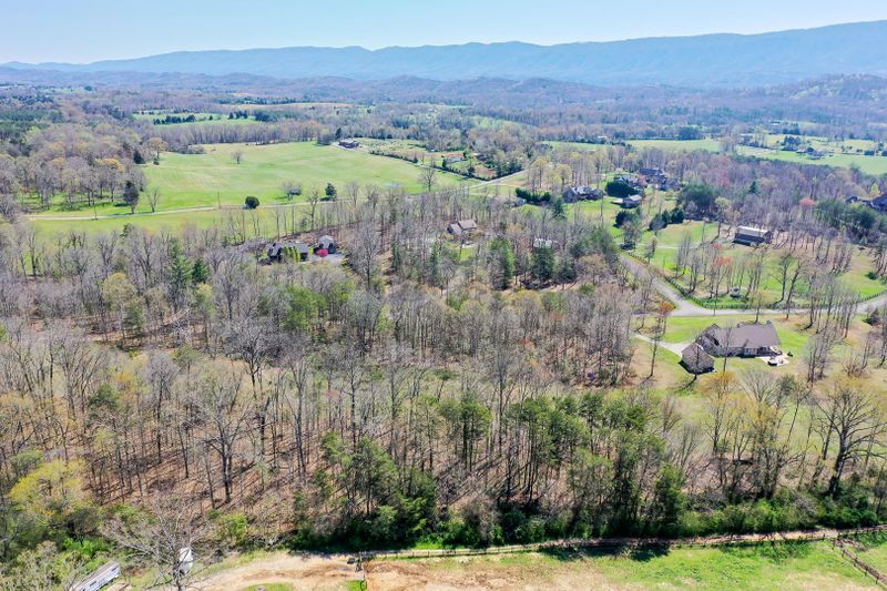 1111 Stable Xing, Maryville, TN 37803