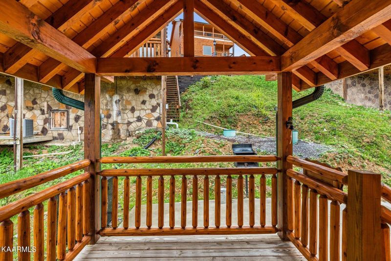 1112 Autumn Path Way, Sevierville, TN 37862