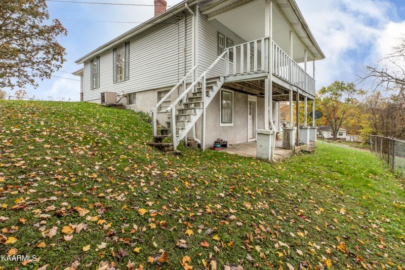 1112 Rose Hill Dr, Lafollette, TN 37766