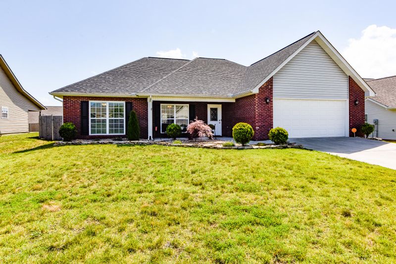 1113 Cherbourg Dr, Maryville, TN 37801