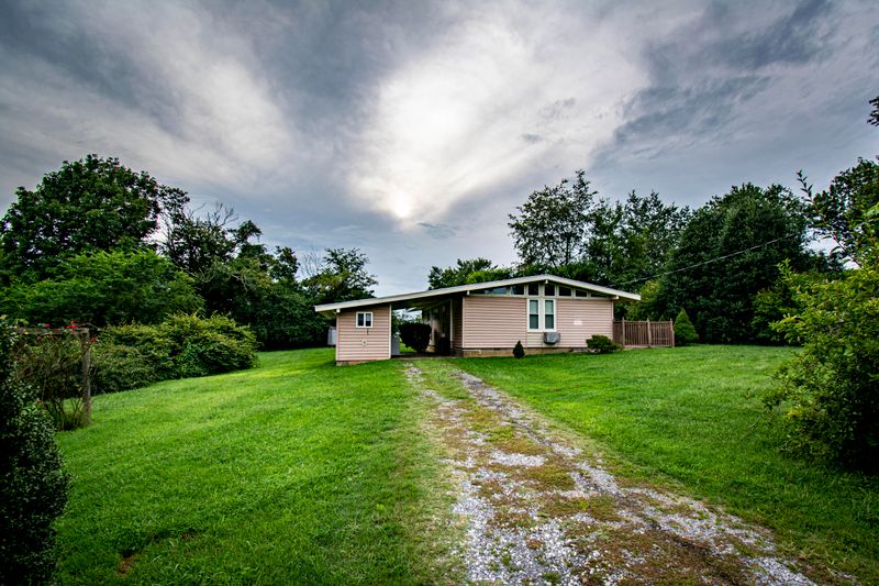1113 Douglass Ln, Sevierville, TN 37876