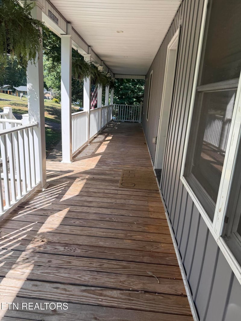 1113 E Woodshire Dr, Knoxville, TN 37922