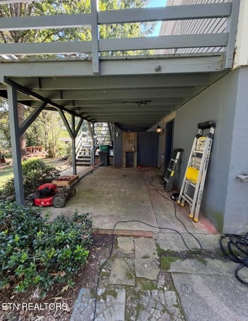 1113 E Woodshire Dr, Knoxville, TN 37922
