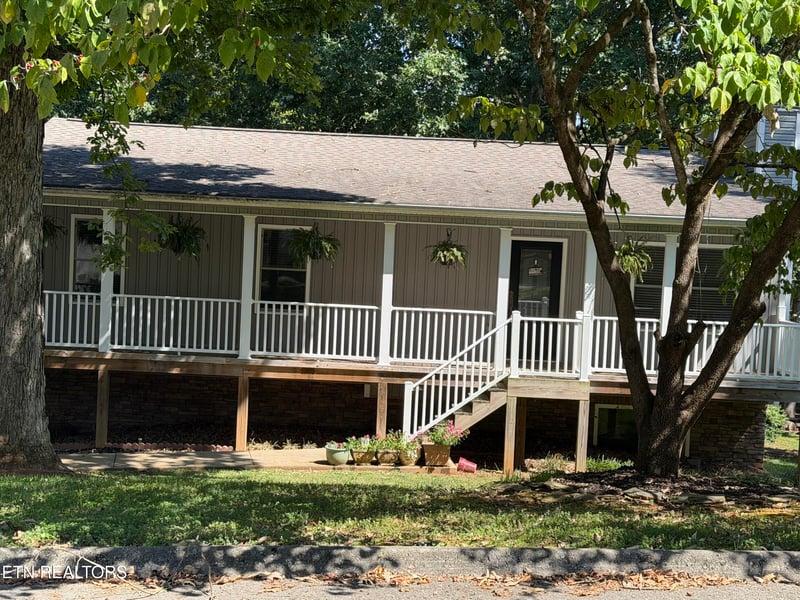 1113 E Woodshire Dr, Knoxville, TN 37922