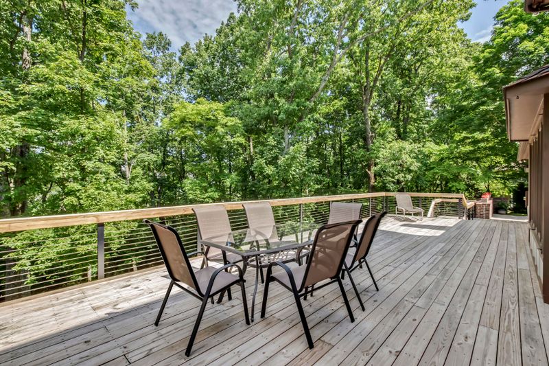 11137 Crown Point Dr, Farragut, TN 37934