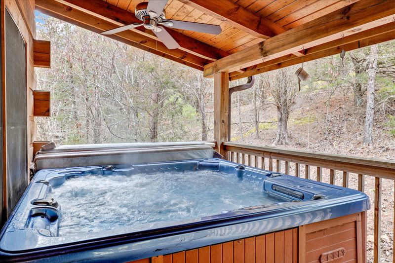1114 Carroll Hill Ln, Sevierville, TN 37876