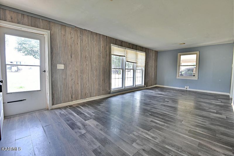 1114 Huffland Dr, Loudon, TN 37774