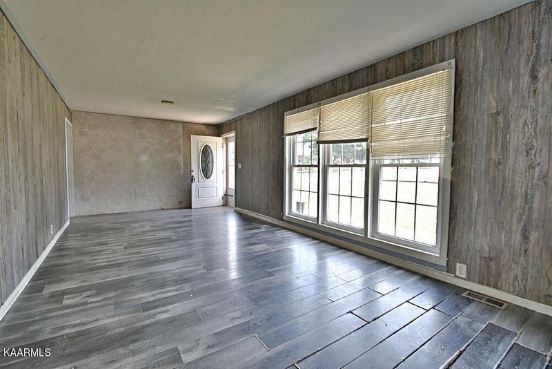 1114 Huffland Dr, Loudon, TN 37774