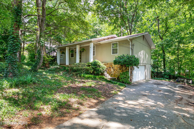 1114 Rain Tree Rd, Knoxville, TN 37923