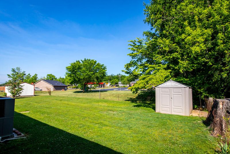 1114 Welch Ave, Loudon, TN 37774