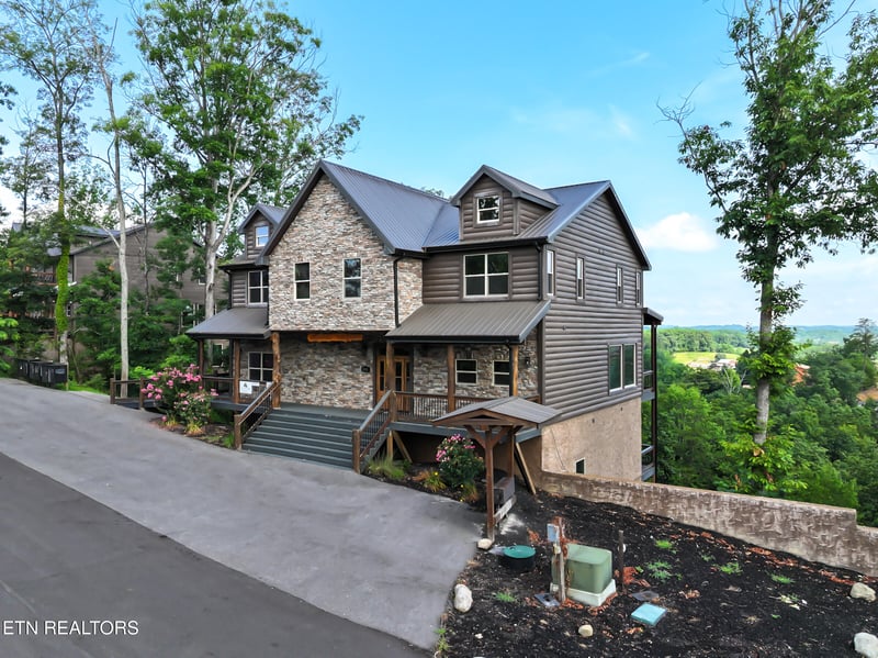 1114 Woodland Trek Ln, Sevierville, TN 37876