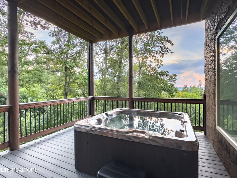 1114 Woodland Trek Ln, Sevierville, TN 37876
