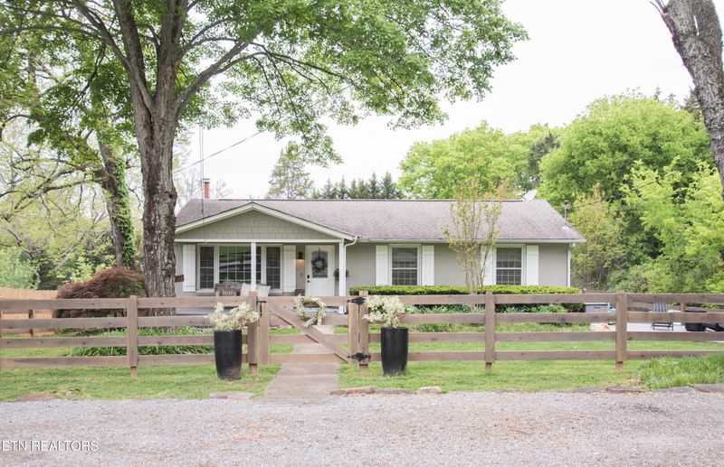 11141 Thornton Dr, Knoxville, TN 37934