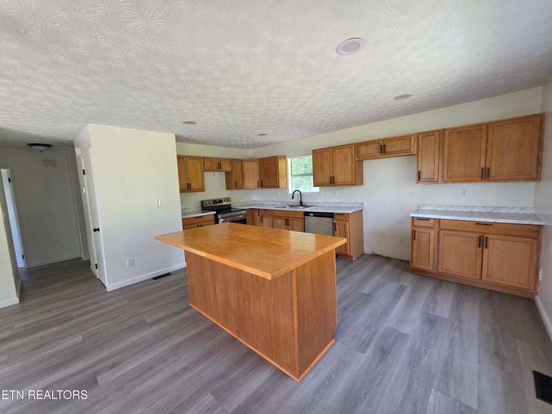 1115 Back Valley Rd, Lafollette, TN 37766