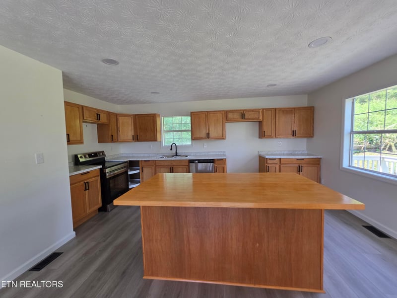 1115 Back Valley Rd, Lafollette, TN 37766