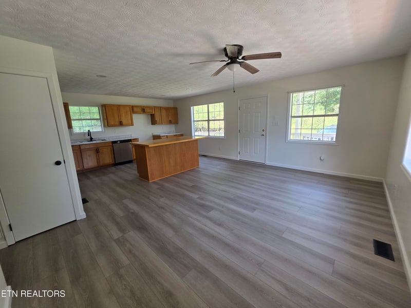 1115 Back Valley Rd, Lafollette, TN 37766