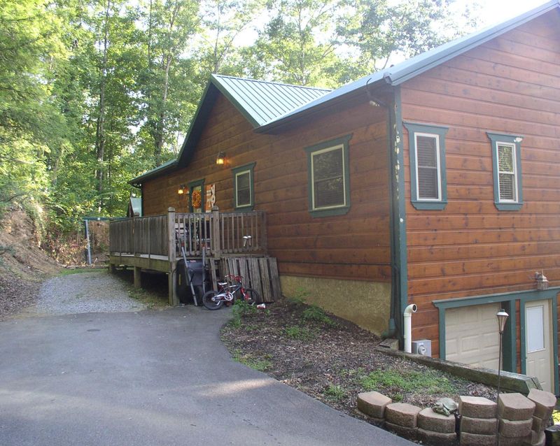 1115 Beverly Hills Dr, Sevierville, TN 37862