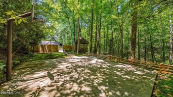 1115 Old Cartertown Rd, Gatlinburg, TN 37738