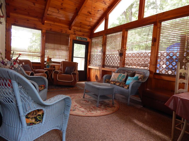 1116 Hide Away Ln, Kodak, TN 37764