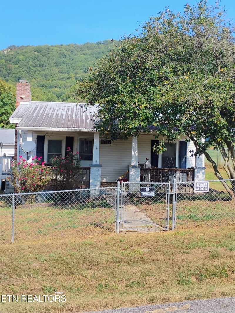 1116 W Walden St, Lafollette, TN 37766