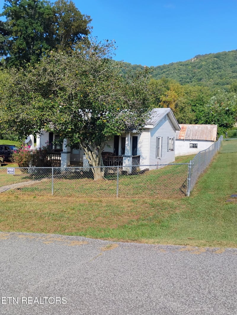 1116 W Walden St, Lafollette, TN 37766