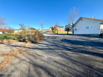 1117 Oak Cluster Dr, Sevierville, TN 37862