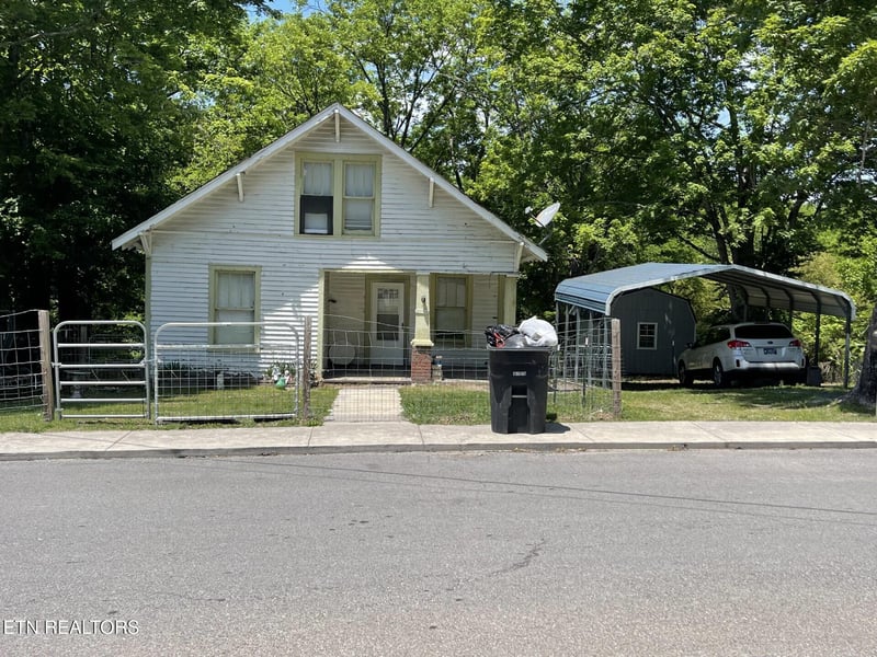 1118 Georgia Ave, Athens, TN 37303