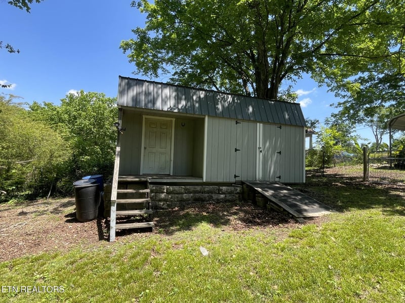 1118 Georgia Ave, Athens, TN 37303
