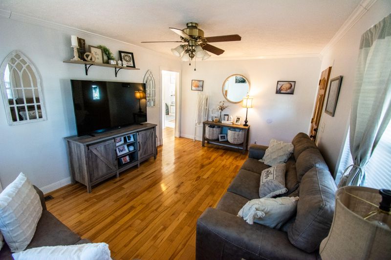 1118 Huffland Dr, Loudon, TN 37774