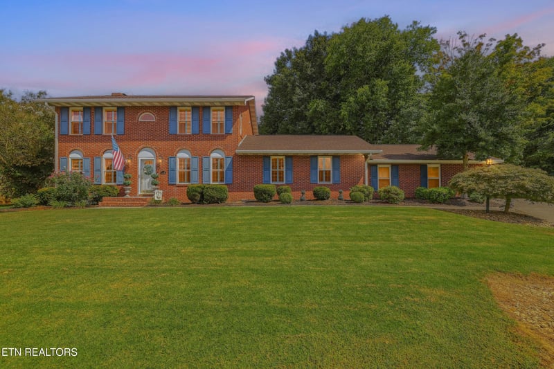 1118 Mountain Breeze Ct, Maryville, TN 37803