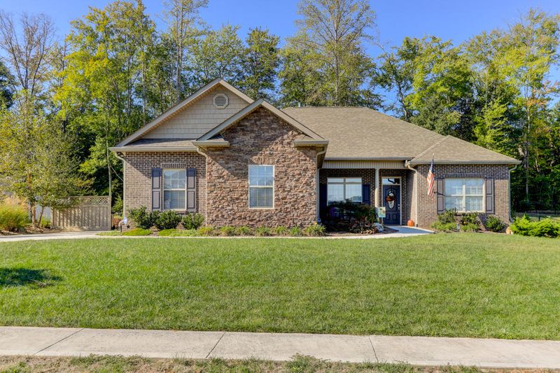 1119 Granada Dr, Lenoir City, TN 37772