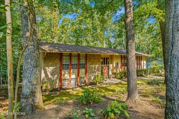 1119 W Outer Dr, Oak Ridge, TN 37830