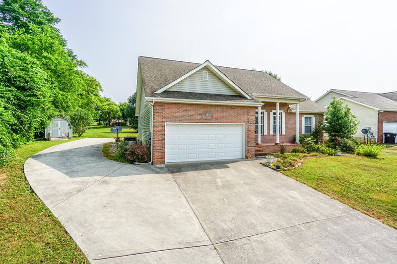 112 Ashley Ct, Athens, TN 37303