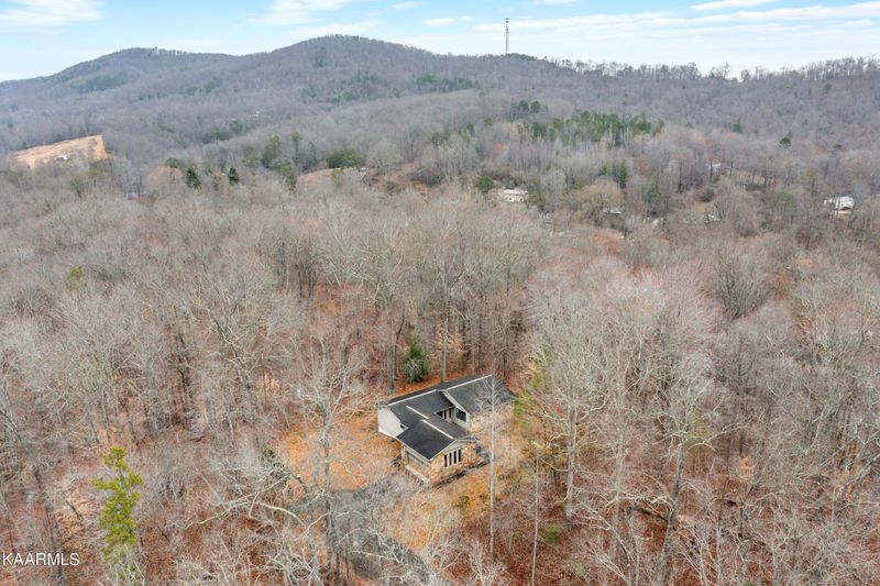 112 Ben Henry Rd, Harriman, TN 37748