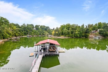 112 Bluff Tc, Jacksboro, TN 37757