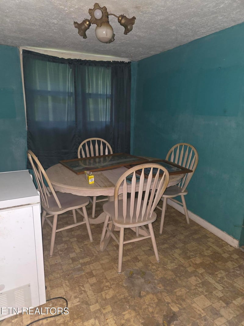 112 Cemetery Rd, Caryville, TN 37714