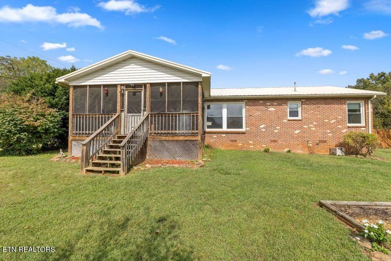 112 Charles Pl, Harriman, TN 37748