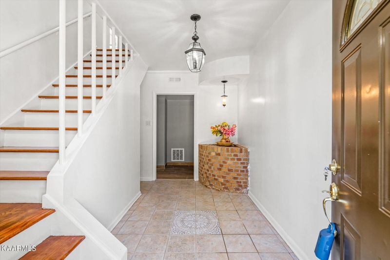 112 Cooper Cir, Oak Ridge, TN 37830