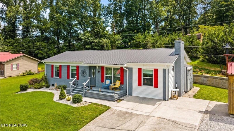 112 Country Hill Ln, Lafollette, TN 37766