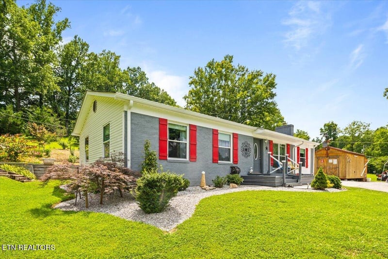 112 Country Hill Ln, Lafollette, TN 37766